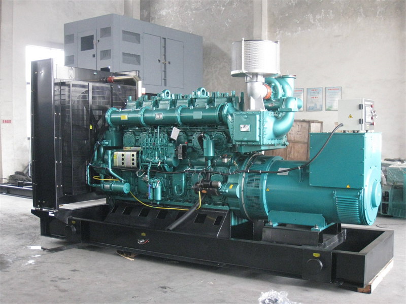 黑河200KW 柴油发电机的油耗是多少？