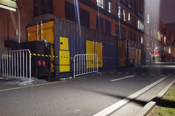 黑河柴油发电机组的输出电压是如何调节的？