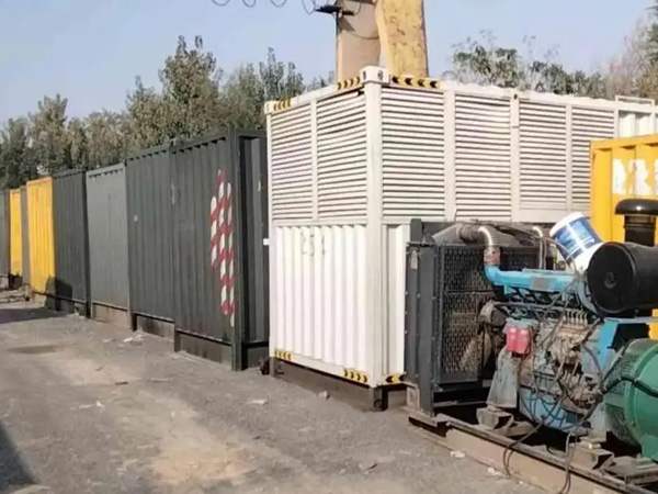 黑河200KW柴油发电机机组每小时油耗是多少？