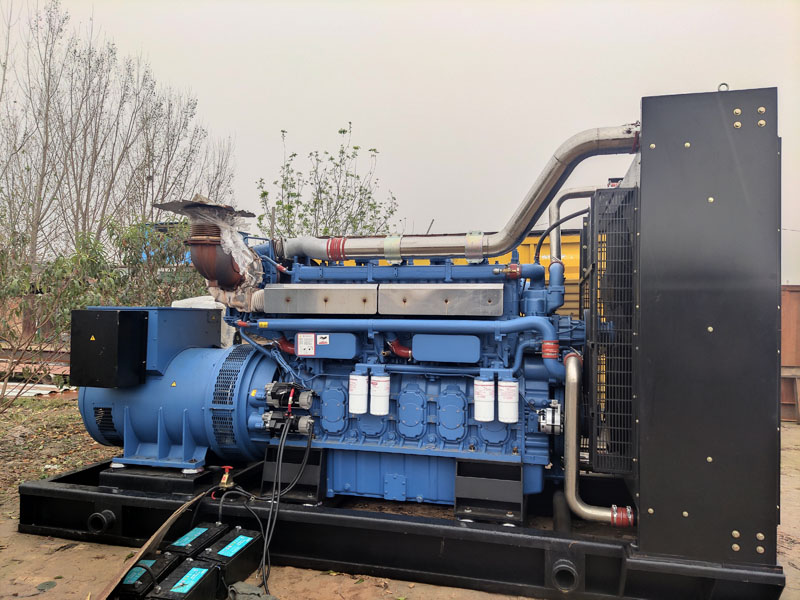 黑河柴油发电机组更换机油时，应遵循哪些步骤？